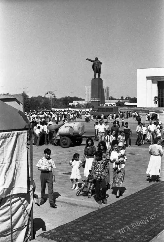 Эгемендиктин алгачкы жылын белгилүү, Бишкек 1991-жыл