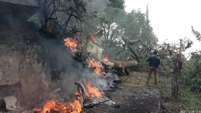 நீலகிரியில் பிபின் ராவத் பயணித்த ராணுவ ஹெலிக்காப்டர் விபத்துக்குள்ளானது