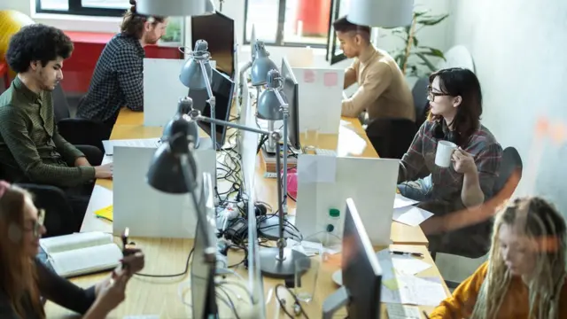 काम करते लोग