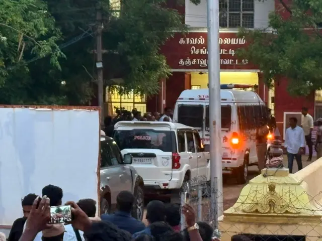 தஞ்சாவூர் செங்கிப்பட்டி காவல் நிலையத்தில் உதயநிதி - திமுகவினர் திரண்டதால் பரபரப்பு
