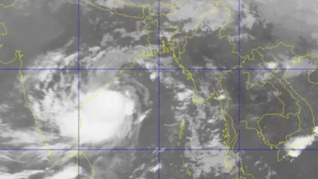 শক্তিশালী হয়ে উঠেছে ঘূর্ণিঝড় ফণি, তাই মংলা ও পায়রা সমুদ্রবন্দরকে ৪ নম্বর হুশিয়ারী সংকেত নামিয়ে ৭ নম্বর বিপদ সংকেত দেখাতে বলা হয়েছে।