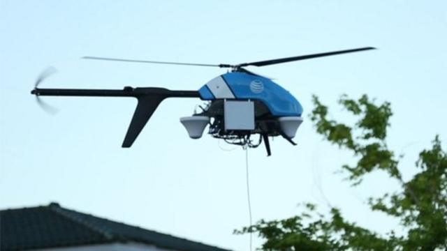 AT&T's "Flying Cow" 无人机 can stay airborne all day and night