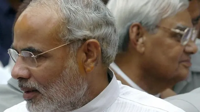 प्रधानमंत्री नरेंद्र मोदी और पूर्व प्रधानमंत्री अटल बिहारी वाजपेयी