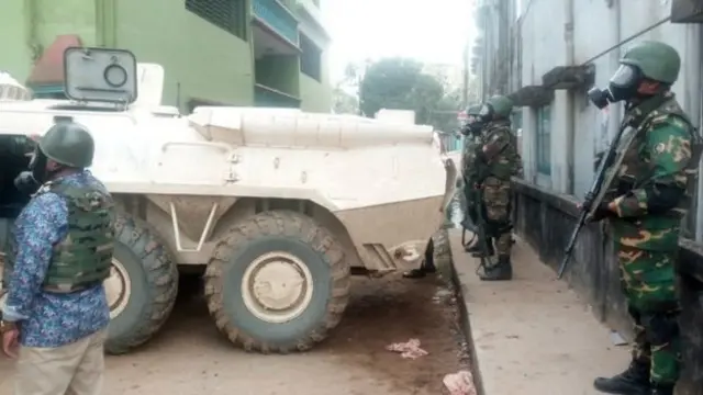 আতিয়া মহলে অভিযান চালাতে সেনাবাহিনীর কমান্ডোরা ব্যবহার করেছে সর্বাধুনিক সরঞ্জাম।