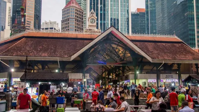 أحد المطاعم في سنغافورة