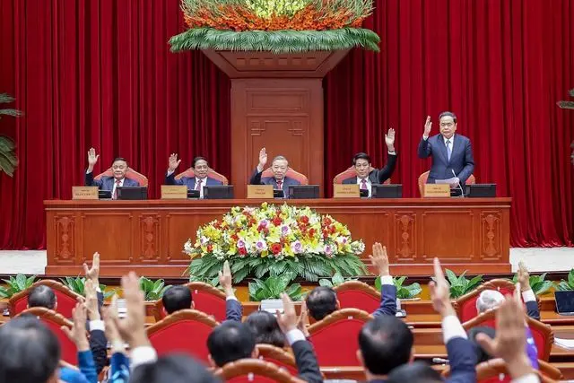 Ảnh chụp "bộ ngũ" giơ tay biểu quyết tại Hội nghị 15