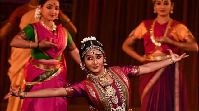 কলাক্ষেত্র তাদের ছাত্রছাত্রীদের খ্যাতি এবং প্রতিষ্ঠা এনে দেয়