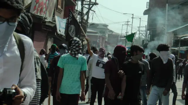 आईएस के झंडे लहराने वाले