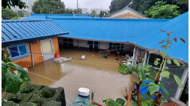 14일 대전지역에 호우경보가 발령된 가운데 서구 정림동 주택이 침수돼 있다