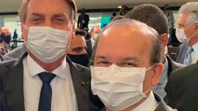 Senador Jorginho Mello posa com o presidente Jair Bolsonaro