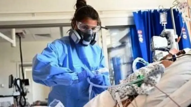 কিছু বিশেষজ্ঞ আশংকা করছেন শীতের সময় ব্রিটেনে আড়াই লাখ পর্যন্ত মানুষ মারা যেতে পারে