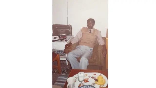 Mudanaha waxa uu xilal kala duwan kasoo qabtay Soomaaliya, isaga oo mar noqday guddoomiyaha kmg ah ee baarlamaanka Soomaaliya