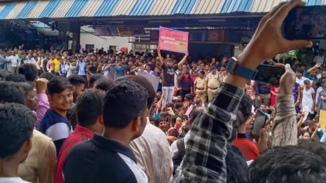 બદલાપુરમાં શું થયું હતું?