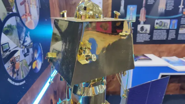 চন্দ্রযান-থ্রির ল্যান্ডার বিক্রমের একটি প্রোটোটাইপ বা মডেল