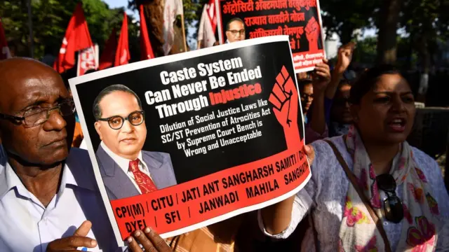 বিক্ষোভে যোগ দিয়েছেন হাজার হাজার মানুষ