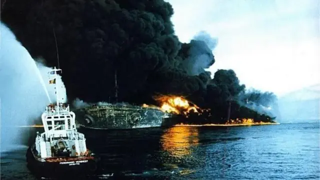 Jeshi la Saddam Hussein lililipua Seawise Giant na kulizamisha