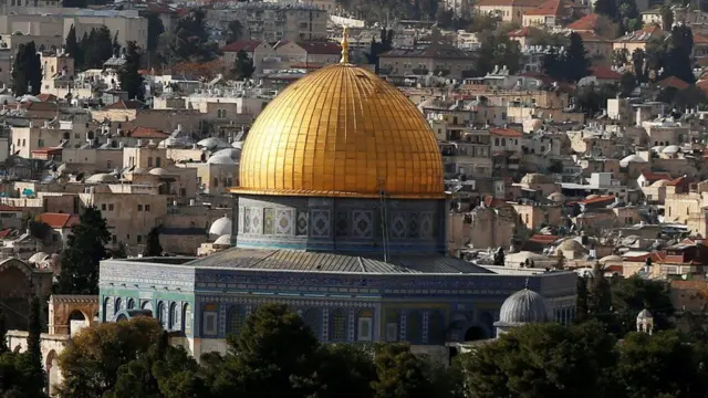 यरूशलम के पुराने शहर में मौजूद पवित्र स्थल जिसे यहूदी टेम्पल ऑफ़ माउंट कहते हैं