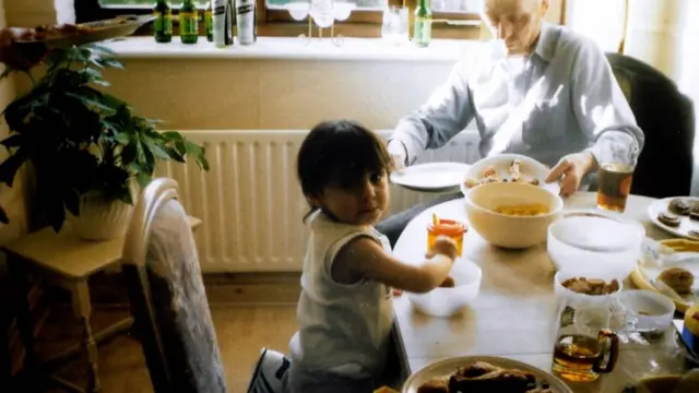 تسنیم اپنے نانا کے ساتھ