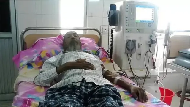 ডায়ালাইসিসের সুবিধার তুলনায় রোগী অনেক বেশি।