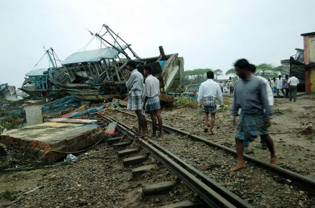 சுனாமி, 2004 டிசம்பர் 26, இயற்கை, தமிழ்நாடு, இலங்கை