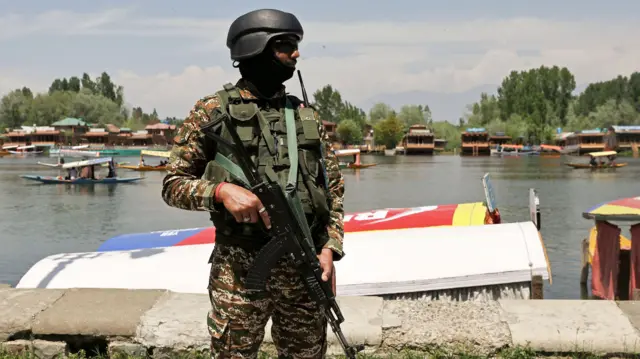 An Indian paramilitary soldier stands guard on the banks of Dal Lake in Srinagar, India, 24 April 2025. Protests by locals continued for a second day in Kashmir against the killing of 26 people, attacked by gunmen in the popular tourist destination of Pahalgam in south Kashmir on 22 April. 