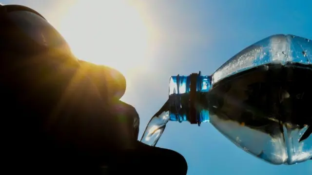 Mmiri ọṅụṅụ na-arụrụ akịrị omimi