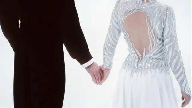 تورویل و دین در انتظار شروع رقص آزاد خود در لیل‌هامر ۱۹۹۴ با آهنگی از اروینگ برلین 