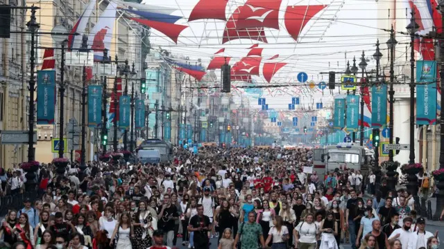 гуляющие в Петербурге