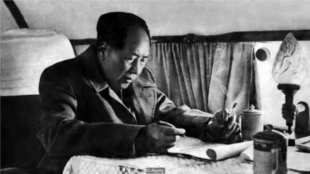 毛以文化与军事能力的统一为基础，有文治武略、笔剑一体的治国观念