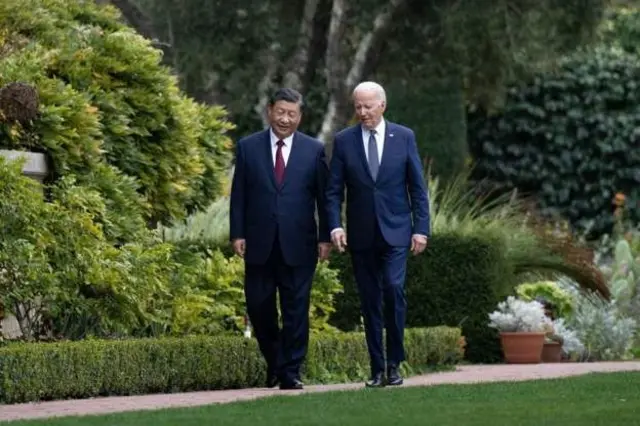 پیاده روی رهبران در ملک معروف به «بی اریا» 