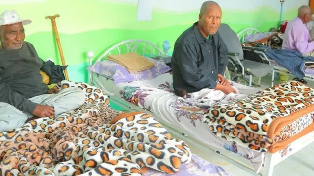 ኣብ ማእኸል ፍሬምናጦስ ካብ ሞንጎ ዝሕብሐቡ ኣረጋውያን ደቂ ተባዕትዮ።