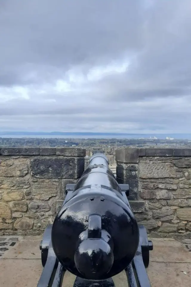 या किल्ल्यावर इतिहासात अनेकदा हल्ले झाले आहेत 