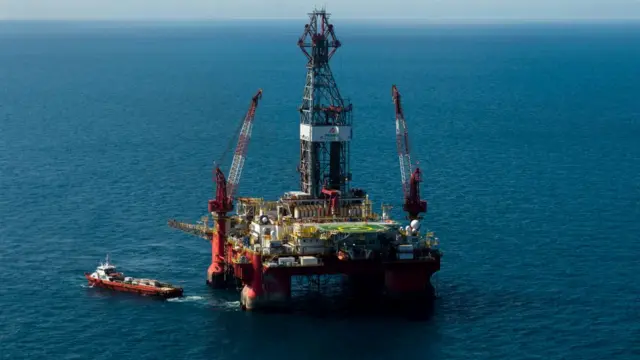 Plataforma petrolera marítima.