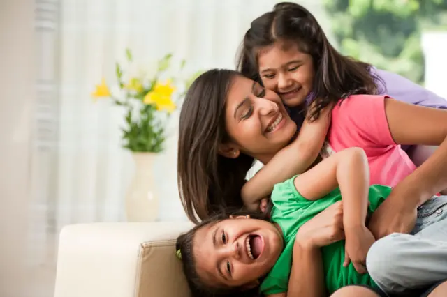 නිවැරදි ස්පර්ශය හරහා ද ඔක්සිටෝසින් හෝමෝන මට්ටම ඉහළ යන බව මනෝවිද්‍යාවේදී පිළිගැනේ.
