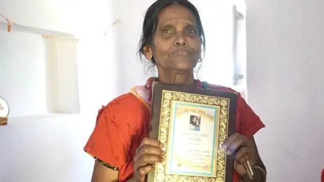 रानू मंडल यांची तब्येत आणि घराची आर्थिक अवस्था आता ठीक नसल्याचं त्यांच्या शेजाऱ्यांनी सांगितलं.