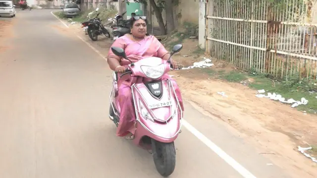 మహిళలు, విద్య, సైకిల్, జాతీయ అక్షరాస్యతా మిషన్‌