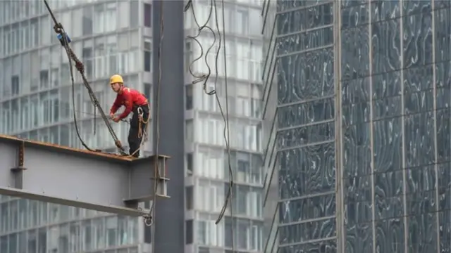 经济改革也还有相当的空间，但却是难点。比如政府和市场的界线、国有企业在经济中的作用和存在边界。
