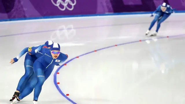 19일 팀추월 경기에서 한국 대표팀은 3번 주자와 1,2번 주자와 큰 간격이 벌어진 채 결승선을 통과했다