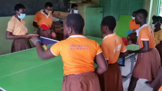 Des enfants pongistes