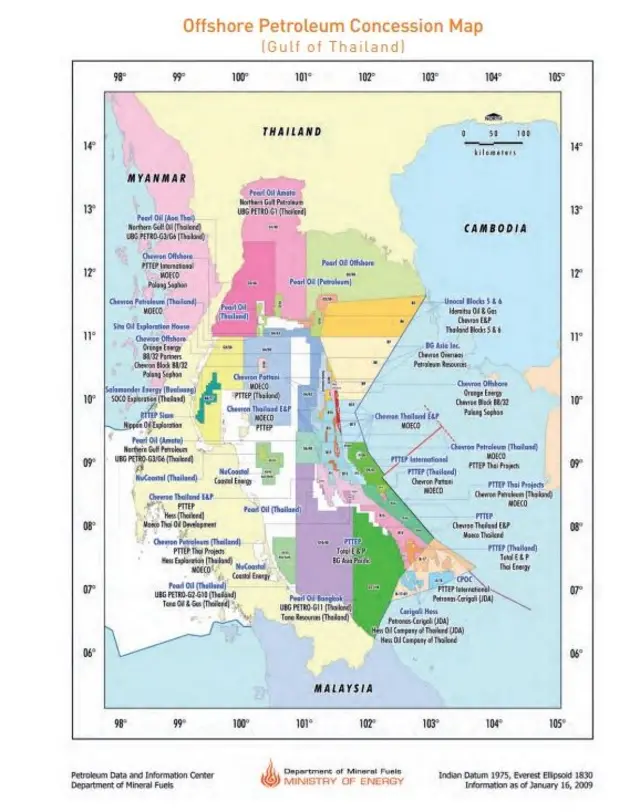 แผนที่สัมปทานปิโตรเลียมในอ่าวไทย จากรายงานประจำปีของกรมเชื้อเพลิงธรรมชาติ กระทรวงพลังงาน เมื่อปี 2552 ในแผนภาพดังกล่าวแสดงเขตสัมปทานในพื้นที่ทับซ้อนไว้ด้วย 