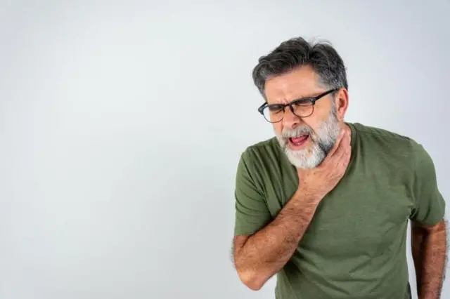 प्रत्येकवेळी संपूर्ण गोळी गिळणं गरजेचं नसतं, असं डॉ. अरूण कुमार सांगतात.
