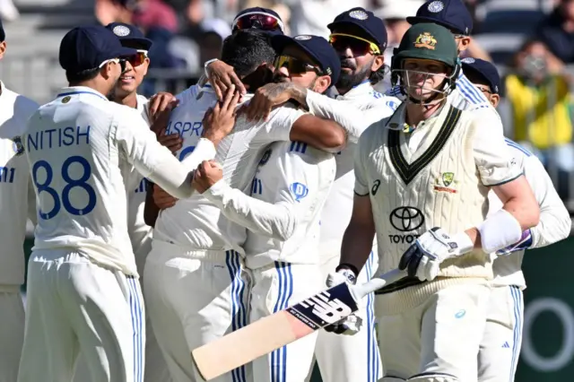 முதல் பந்திலேயே விக்கெட்டான ஸ்மித் 