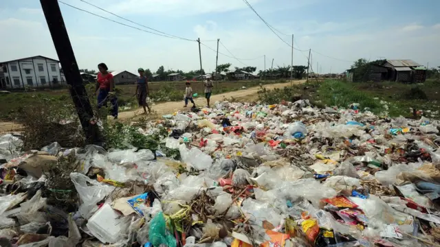 အမှိုက်တပိဿာ တထုပ်လာပေးရင် အနွေးထည်တထည်ပေး