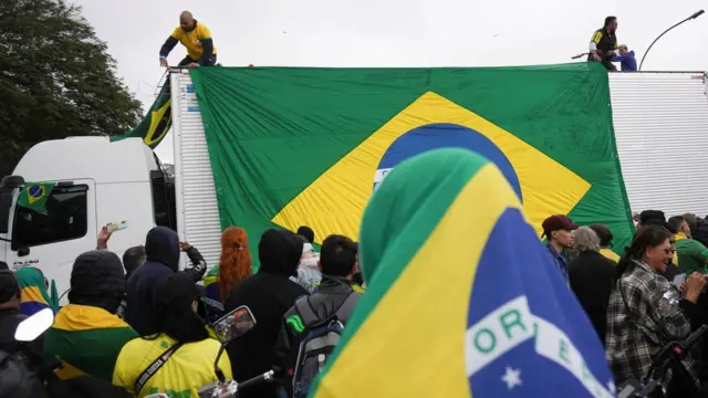 Manifestantesweb roletarodovia interditada no interiorweb roletaSP