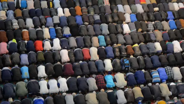 Мусульмане во время молитвы