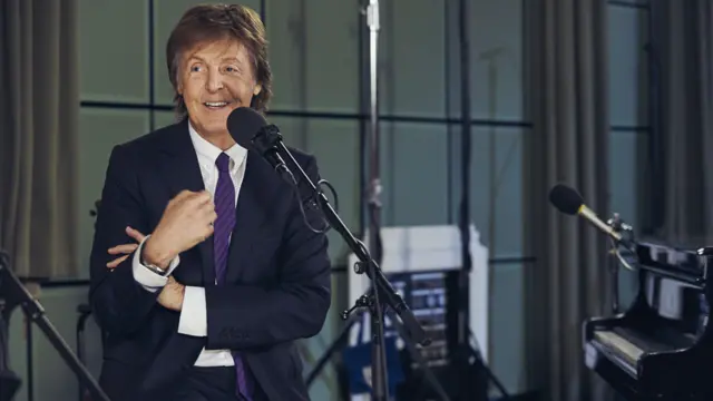 Paul McCartney durante a entrevista para o programa Mastertapes