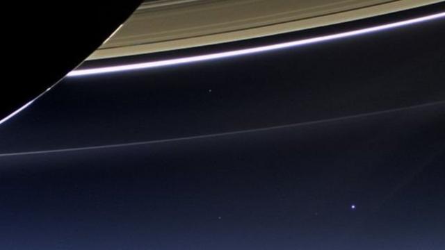 从土星环中看地球