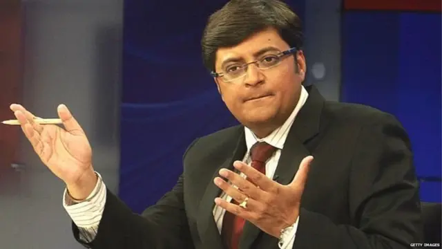 శివసేన ప్రభుత్వం మీద విమర్శలు చేసిన అర్ణబ్ గోస్వామి పై కేసులు నమోదయ్యాయి.