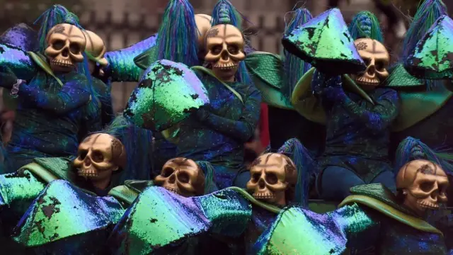 'ஆன்மா மீண்டும் வரும், நம்முடன் தங்கும்' - அட்டகாச திருவிழா