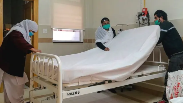 کورونا وائرس: پاکستان میں پلازمہ تھراپی سے علاج کیسے ہو رہا ہے؟